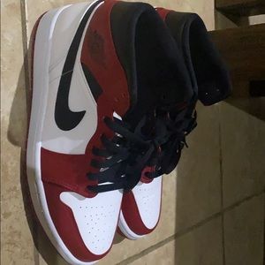 Jordan 1 Mid Chicago “2020” In excellent condition